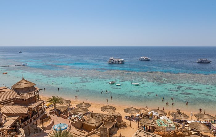 A tenger ezer árnyalata várja a márciusi tengerparti nyaralásra látogatókat Egyiptomban.