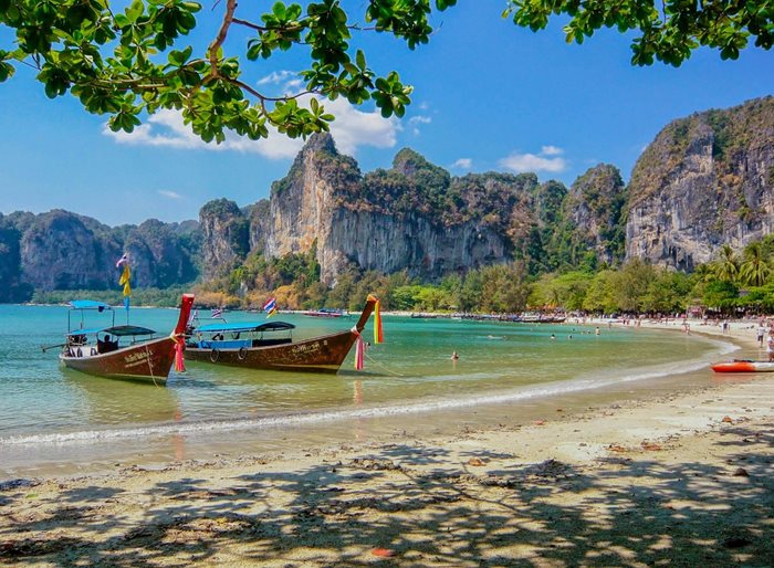 thailand-2065376_1280.jpg A kristálytiszta Andamán-tenger Thaiföld egyik éke, amiért oly kedvelt úticél márciusi tengerparti nyaralások során.