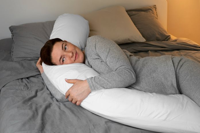 Az alvásminőség javítása sokat segíthet a jet lag tünetek átvészelésében.